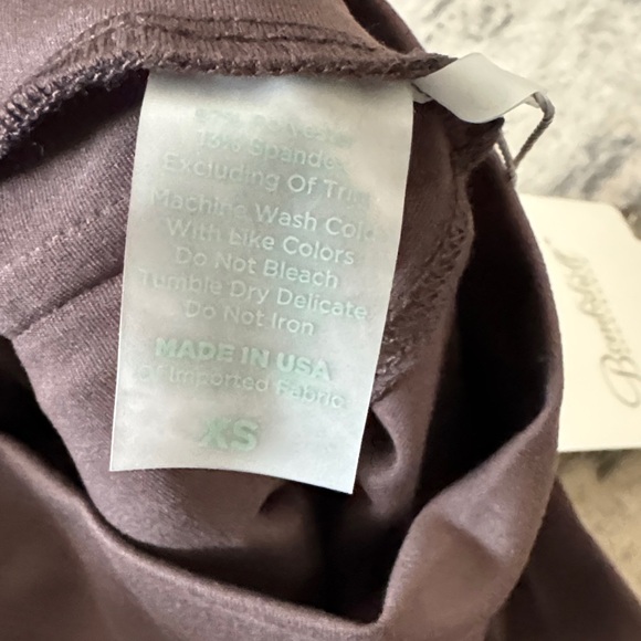 NWT XS bombshell Sportswear Hi-rise leggings with back pockets and scrunch - Picture 4 of 4